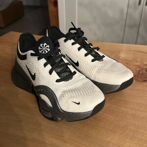 Nike HITT sneakers size 6.5 woman